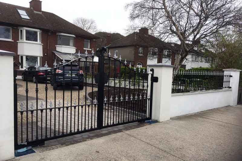 Black steel gate and railings embelished with silver arrow tips
