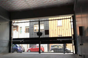 Commercial gate