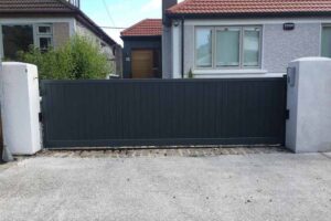 The Rea - Electric sliding gate